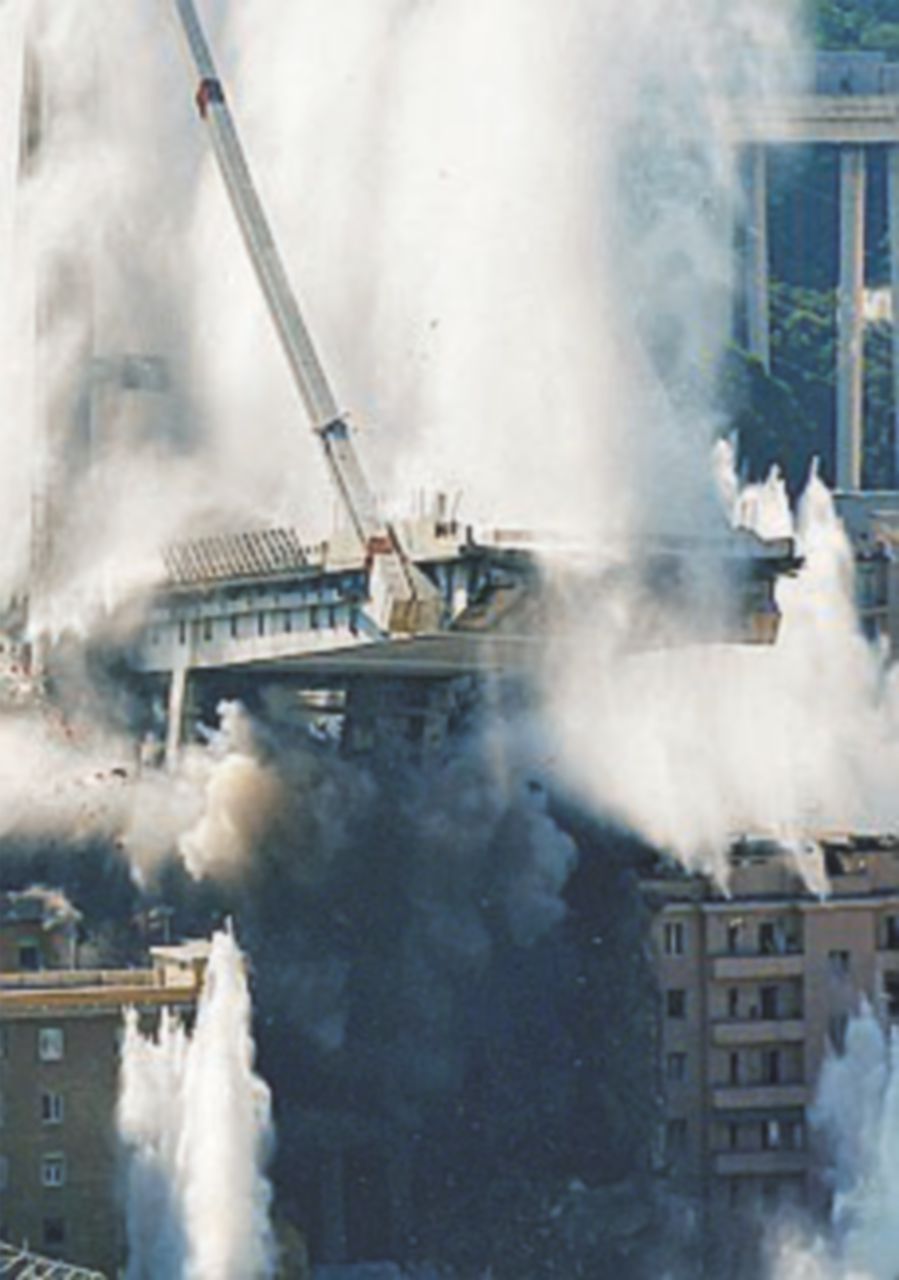 Copertina di Morandi: decine di richieste danni dopo l’implosione