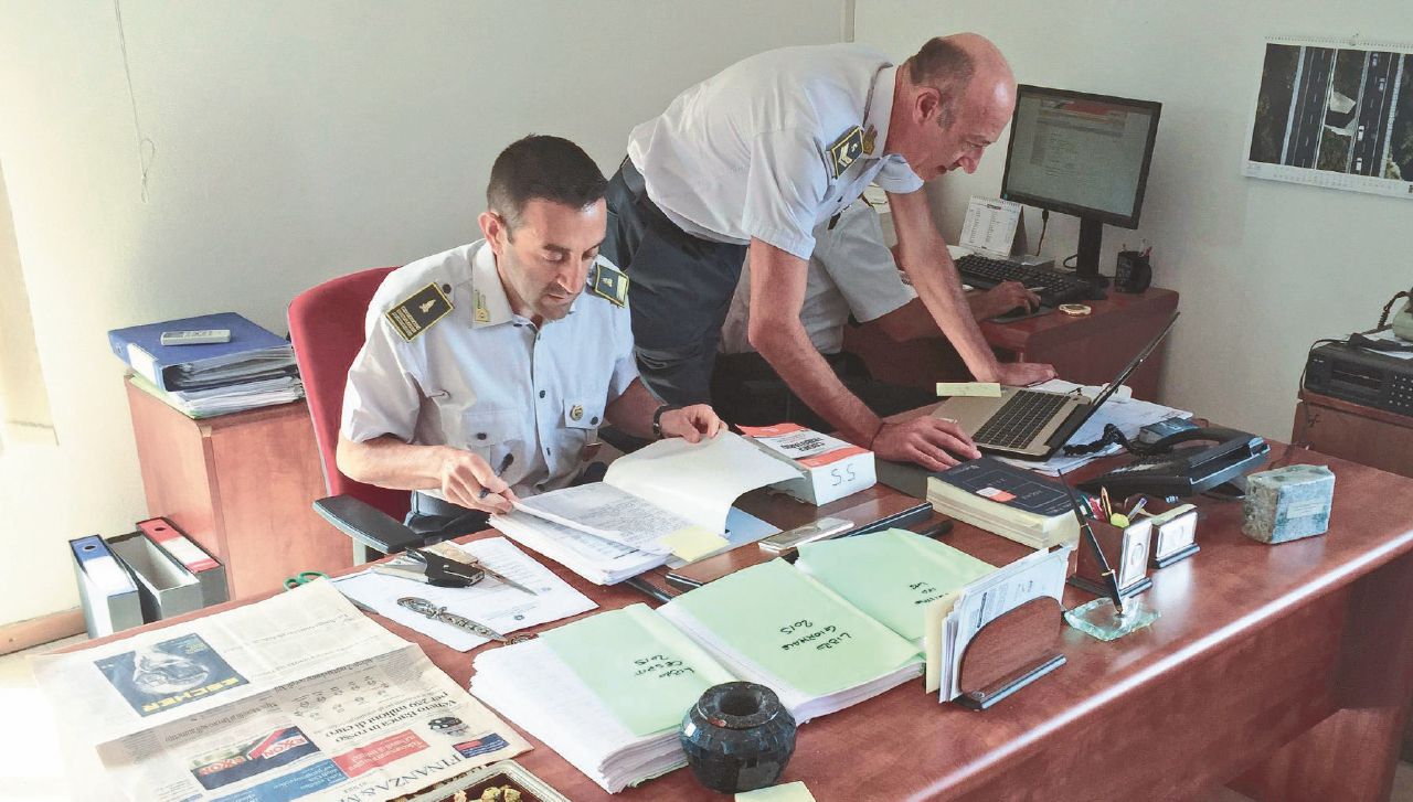 Copertina di La rivolta dei professionisti: “Non siamo tutti evasori”