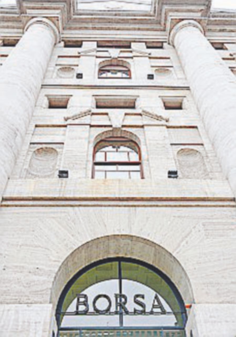 Banche, ok al decreto per i truffati. Spread basso fa volare i titoli