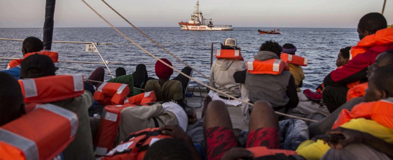 Mediterranea, sbarco dei migranti: stallo Italia-Malta. Il Viminale: “Ong provoca, vuole restare in acque internazionali”