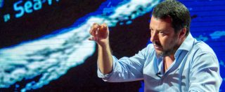 Copertina di Sea Watch, i legali di Carola Rackete querelano Salvini per diffamazione. Il ministro dell’Interno: “Non mi fa paura”