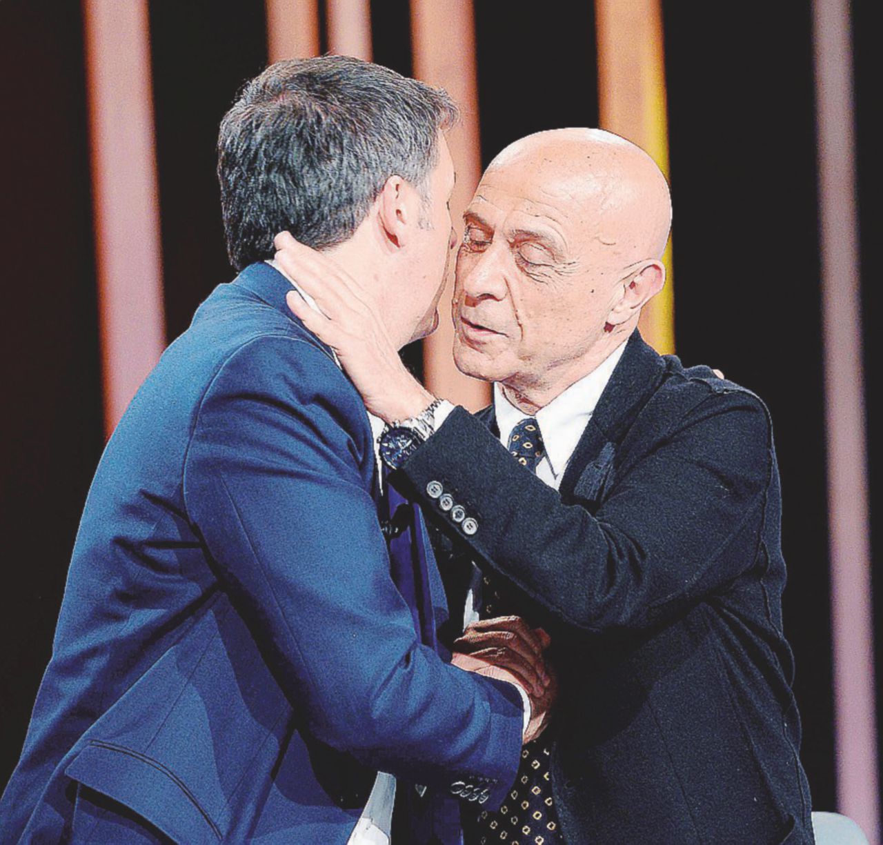 Copertina di Renzi-Giuda rinnega Minniti sui migranti per fregare Zingaretti