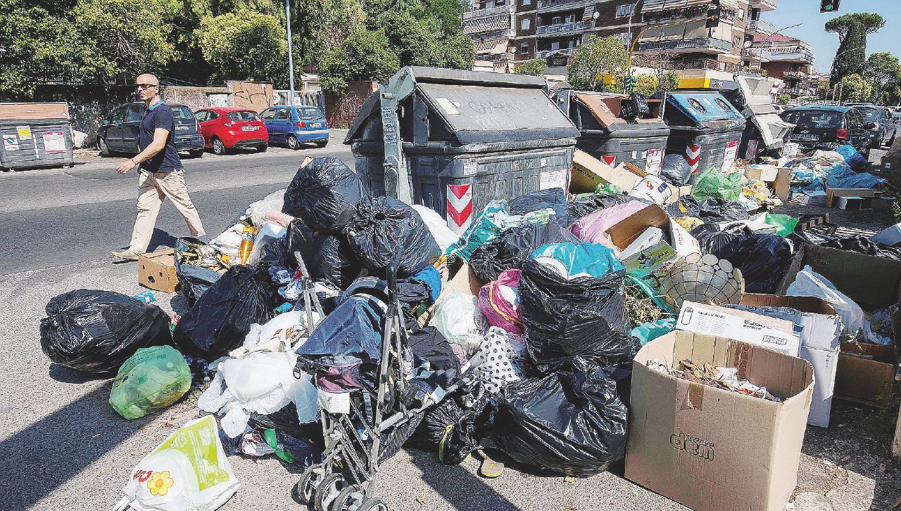 Virginia Raggi: “Ordinanza-beffa di Zingaretti sui rifiuti. Fa politica ai danni di Roma, io mi sento truffata”