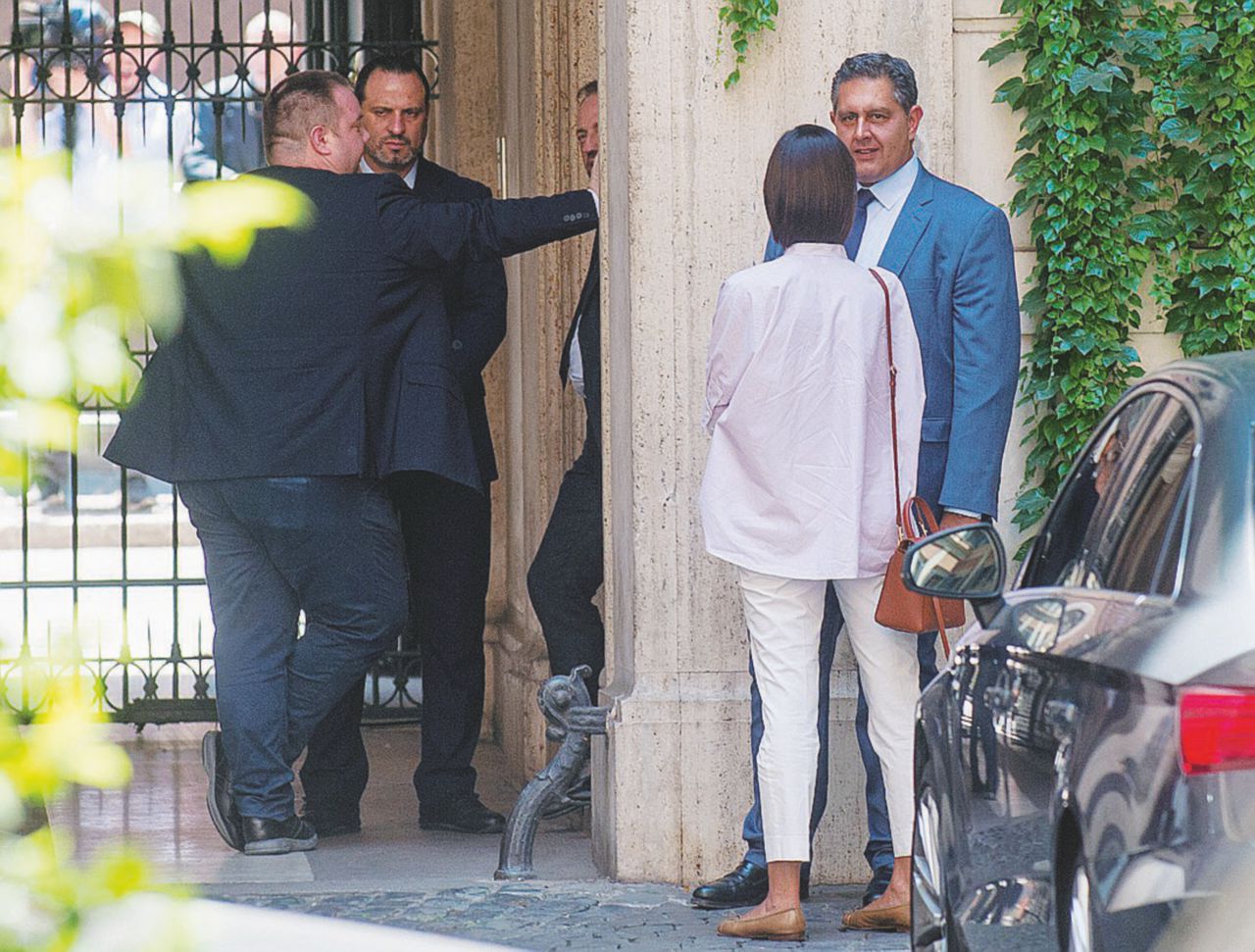 Toti “bombarda” Berlusconi: oggi prove di scissione a Roma