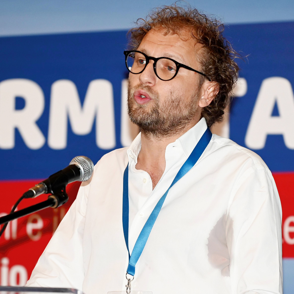 Lotti attacca il Pd e non spiega. I fan: “Uomo di grande valore”