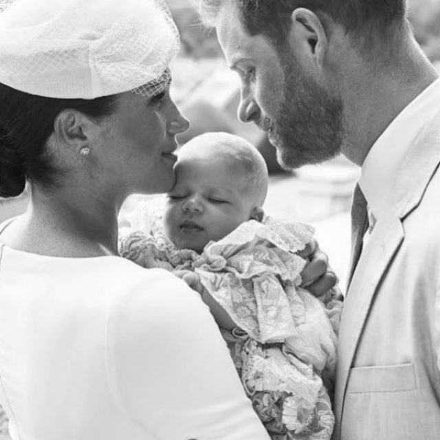 Principe Harry e Meghan Markle battezzano il piccolo Archie: ecco le foto