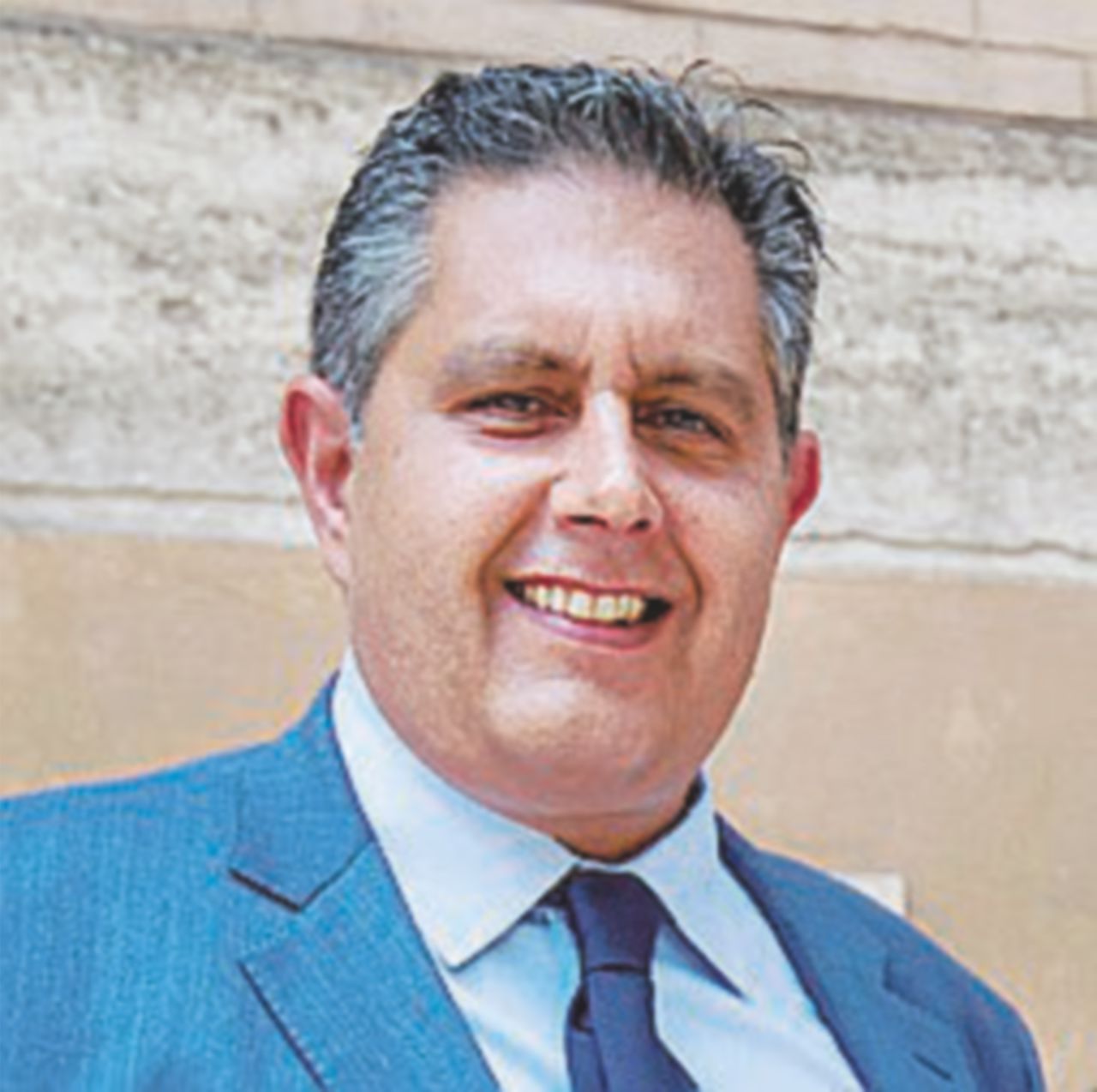 Copertina di Toti raduna  i suoi e invoca le primarie per scalare FI