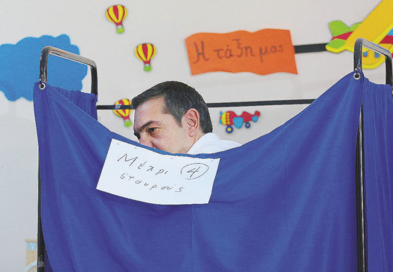 Copertina di I greci salutano Tsipras: stravince il centrodestra