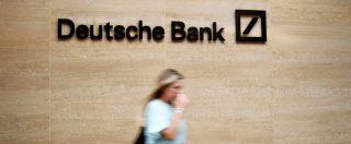 Copertina di Deutsche Bank, già partiti i licenziamenti: a Londra i trader sgomberano le scrivanie