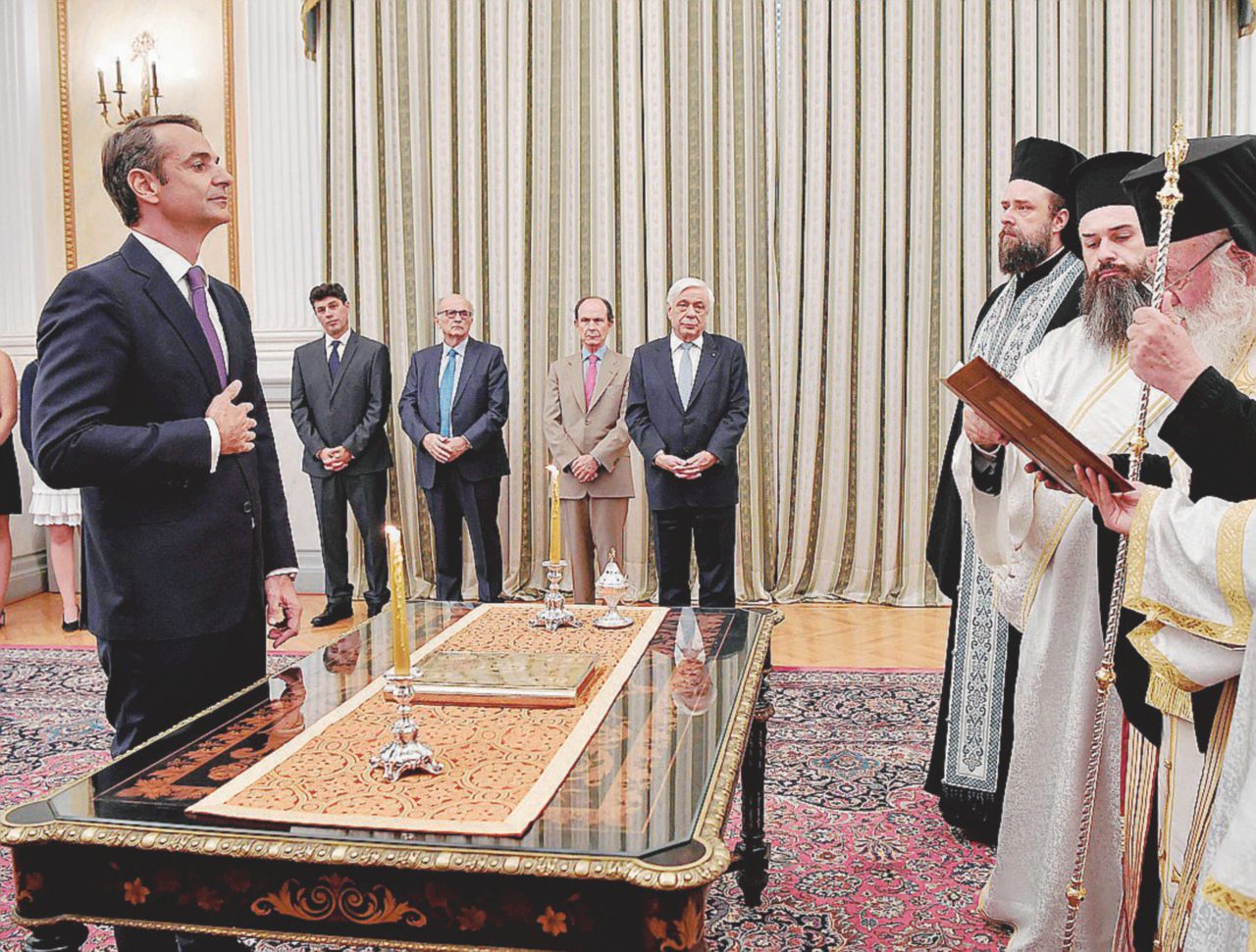 Mitsotakis giura da premier, ma l’Europa già lo aspetta