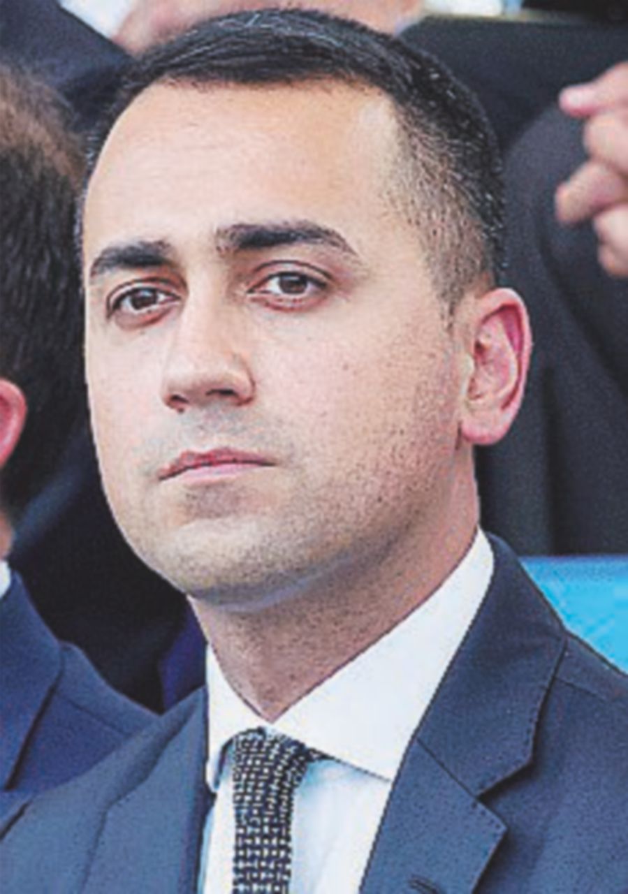 Luigi Di Maio difende la Raggi: “Lei e il M5S sono un corpo unico”