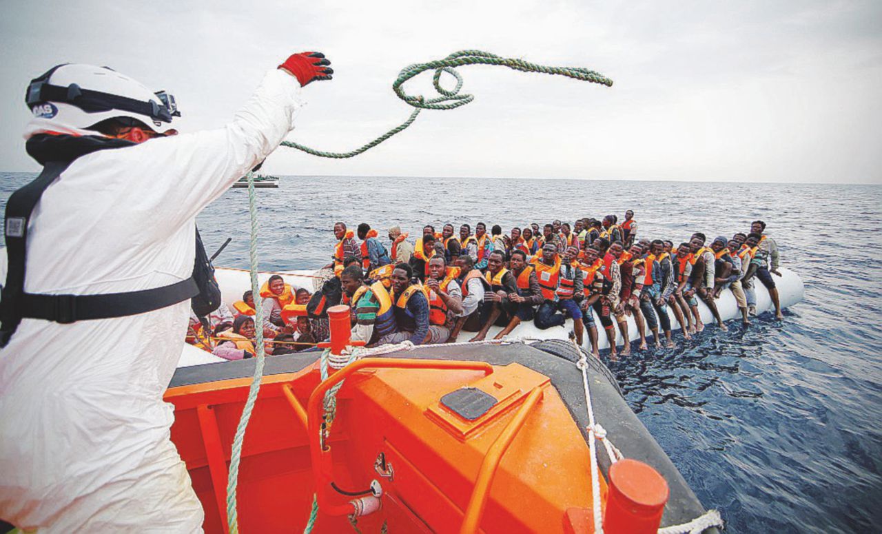 Copertina di Tornano i barchini, le Ong sono marginali. E la propaganda ignora i corridoi umanitari