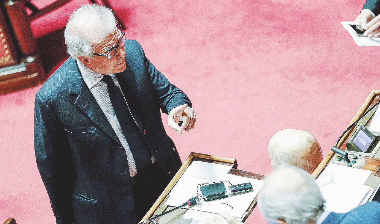 Pd in bolletta per i morosi: Lotti si fa lo sconto da solo