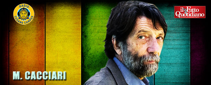 Copertina di Migranti, Cacciari: “È in corso una mutazione antropologica. Discorsi sui diritti umani sono tutti andati a farsi fottere”