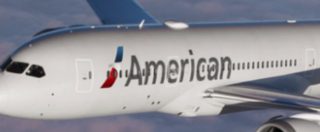 “Vestita in modo volgare e offensivo”: passeggera viene fatta scendere dall’aereo. Lei ‘denuncia’ sui social