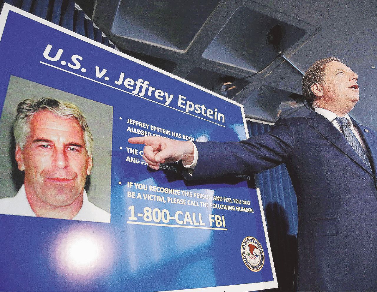 Copertina di Epstein e i “Lolita Express”. I voli a tutto sesso per i vip