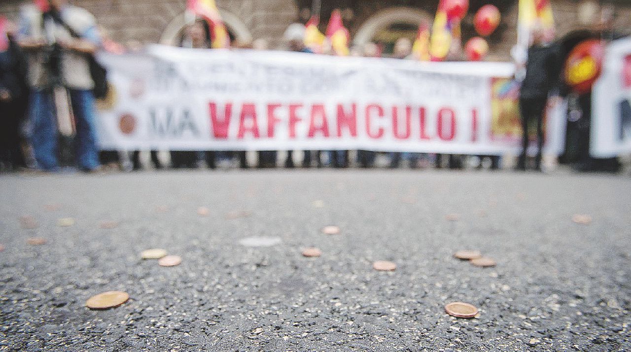 Copertina di Quei troppi trasferimenti sospetti: quando scatta il  ricatto sul lavoro