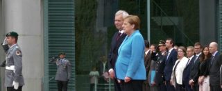 Copertina di Angela Merkel, nuovo tremore per la cancelliera tedesca: “Sto bene, perfettamente in grado di svolgere incarico”