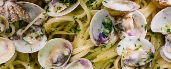 Allarme vongole “killer” in Campania: “Sono cancerogene, pescate nella melma del fiume Sarno”