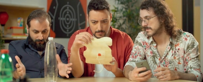 Copertina di ‘Svedese e con trecce? Per salvare il mondo non serve, inizia da qui’: il video (da ridere) dei The Jackal per l’ambiente