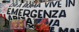 Copertina di Roma, movimenti per la casa occupano sede regionale: “Stop agli sgomberi”. Aggredito un giornalista dell’agenzia Dire