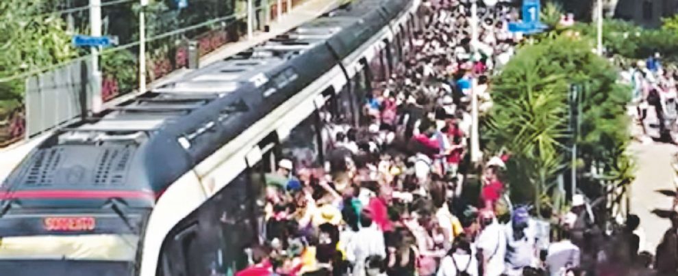 La Circum-vesuviana - È l’unico mezzo pubblico per raggiungere Pompei. L’episodio del 16 giugno è documentato in un video diventato virale - www.identitàsorgenti.com Pompei 2019, odissea nel trenino: il Metrostar 206