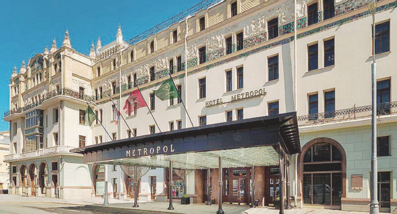 Copertina di I segreti del “Metropol” con le cimici tra i fiori