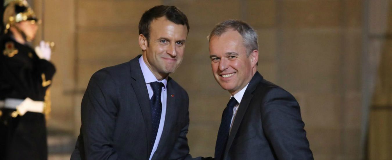 Francia, il ministro dell’Ambiente sotto accusa: cene a ostriche e champagne e la cabina armadio con i soldi pubblici
