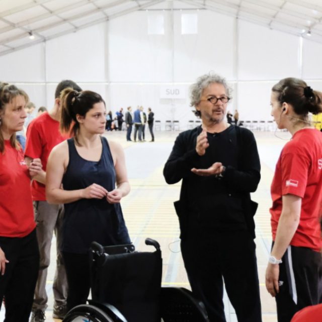 Il regista Daniele Finzi Pasca si racconta. Dalle cerimonie olimpiche al Cirque du Soleil fino alla“Fête des Vignerons” con migliaia di volontari