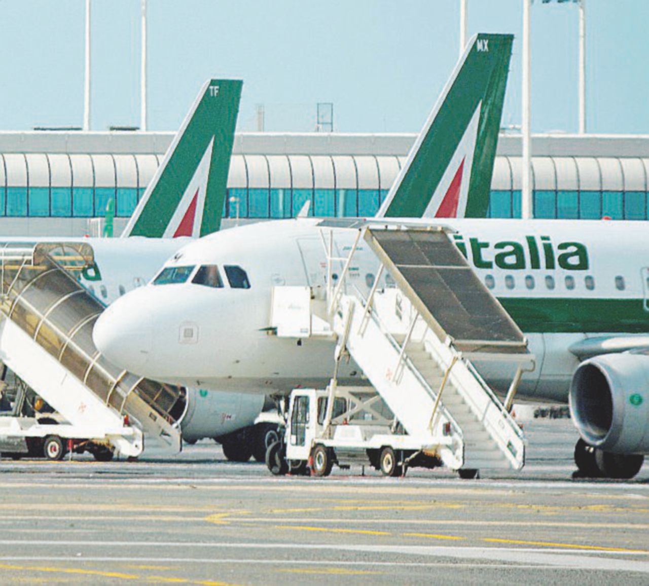 Copertina di Offerte da Atlantia, Toto, Lotito e Avianca