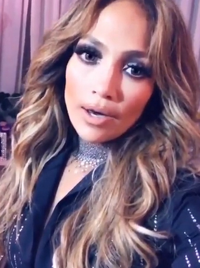 Copertina di Jennifer Lopez, il blackout ferma all’improvviso il concerto. L’artista in un video: “Devastata”