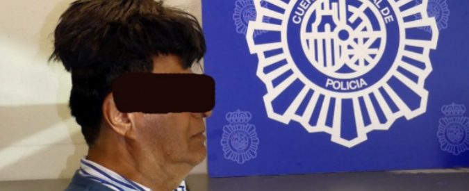 Barcellona, nascondeva la cocaina sotto parrucchino: corriere della droga arrestato in aeroporto