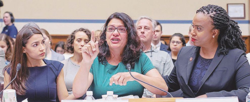 “The Squad” - Da sinistra, Ocasio-Cortez, Tlaib e Pressley Trump vuole rimpatriare 4 deputate dem