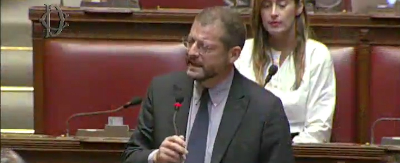 Copertina di Fondi Lega – Russia, scontro in Aula Pd-FdI e Andrea Romano interviene in lingua russa