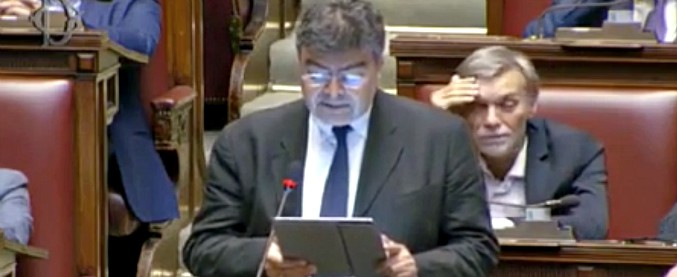 Copertina di Fondi Lega-Russia, protesta Pd alla Camera. Fiano: “Salvini ha mentito e continua a scappare”