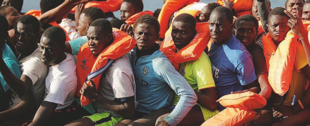 Emergenza - Un’operazione di salvataggio di uno scafo di migranti al largo delle coste libiche “O Europa o morte”. Ursula fa la sinistra, ma si salva con Conte