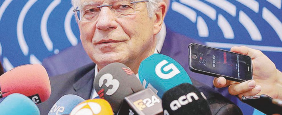 Azzoppato - Il ministro degli Esteri spagnolo Josep Borell aspira al vertice della diplomazia europea Madrid-Catalogna, faida anche a Bruxelles: Borrell “spia” il nemico e rischia la nomina