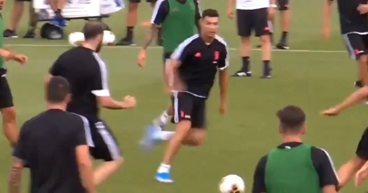 Copertina di Juventus, scambio veloce tra Ronaldo e Higuain. E Sarri si esalta: “Oh, ora mi piace, oh”