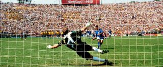 Copertina di Roberto Baggio, 25 anni fa il rigore fallito in finale mondiale contro il Brasile. Storia di penalty decisivi, nel bene e nel male