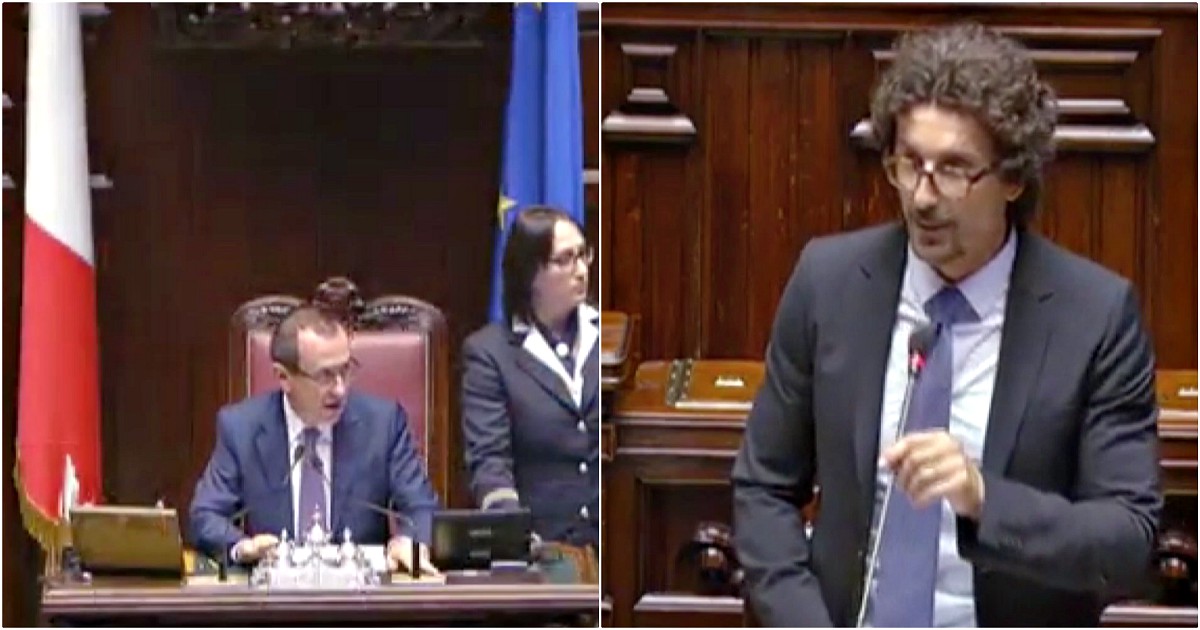 Copertina di Camera, Toninelli critica Romano e scoppia la bagarre. Rosato lo richiama: “Faccia il ministro e non si occupi di altro”