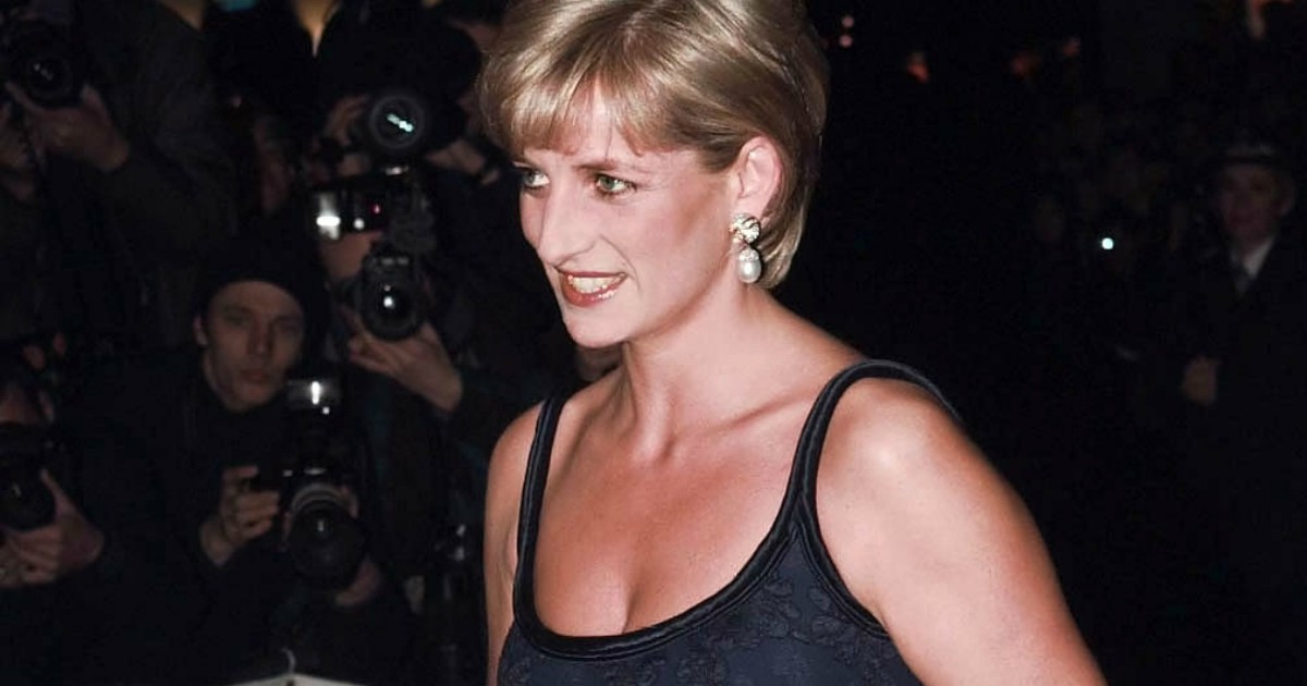 Lady Diana, il retroscena inedito svelato dal patologo che indagò sull’incidente mortale: “Ecco qual è stato il vero errore dei soccorritori che le ha impedito di salvarsi”