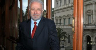 Copertina di Luciano De Crescenzo diceva sempre che la vita va ‘allargata’: era geniale. E io lo ricordo così