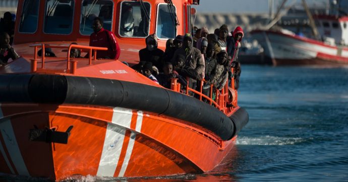 Migranti, tre tunisini arrestati ad Agrigento perché violavano il decreto di espulsione. Altre 49 persone sbarcate a Lampedusa