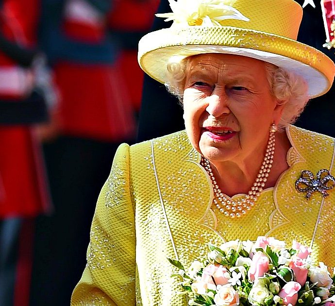 La Regina Elisabetta manda un messaggio di auguri per Pasqua: “La luce trionferà sulle tenebre”