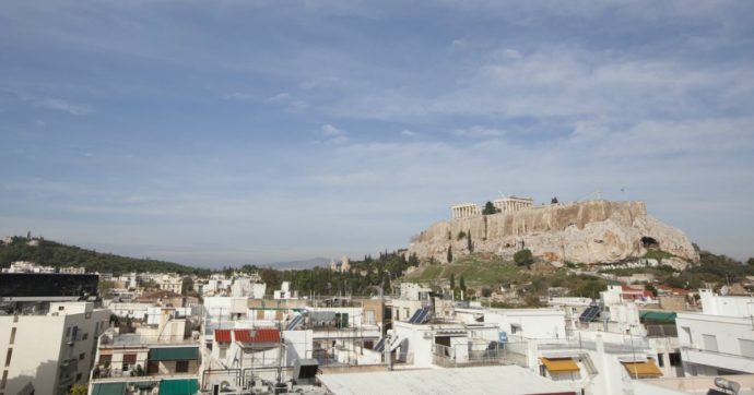 Terremoto Atene, magnitudo 5.3: gente in strada, segnalati blackout
