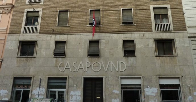 Casapound, dopo 10 anni il Demanio presenta esposto su palazzo occupato a Roma. Inizia l’iter per sgombero. Raggi: “Finalmente”