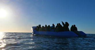 Copertina di Migranti, a Reggio Calabria sbarcano 42 iraniani e iracheni: arrestati 2 scafisti russi