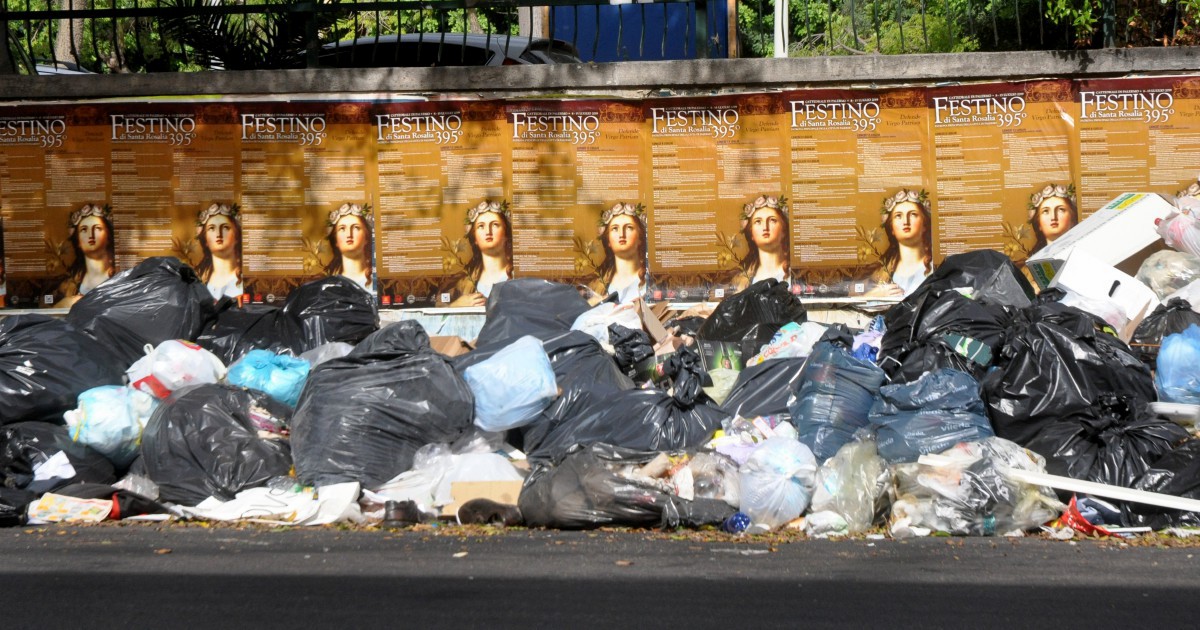 Incompetenza e omissioni, in Sicilia la gestione dei rifiuti sembra la “Disneyland” della mafia