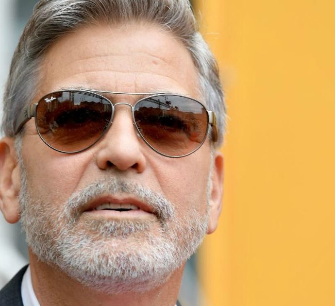 George Clooney ricoverato d’urgenza in ospedale: ha perso “troppo velocemente” 14 chili. Ecco come sta