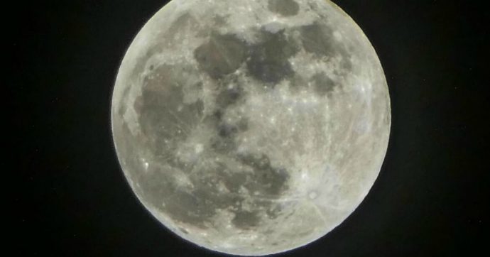 Superluna, occhi al cielo per vedere il nostro satellite più grande e più luminoso